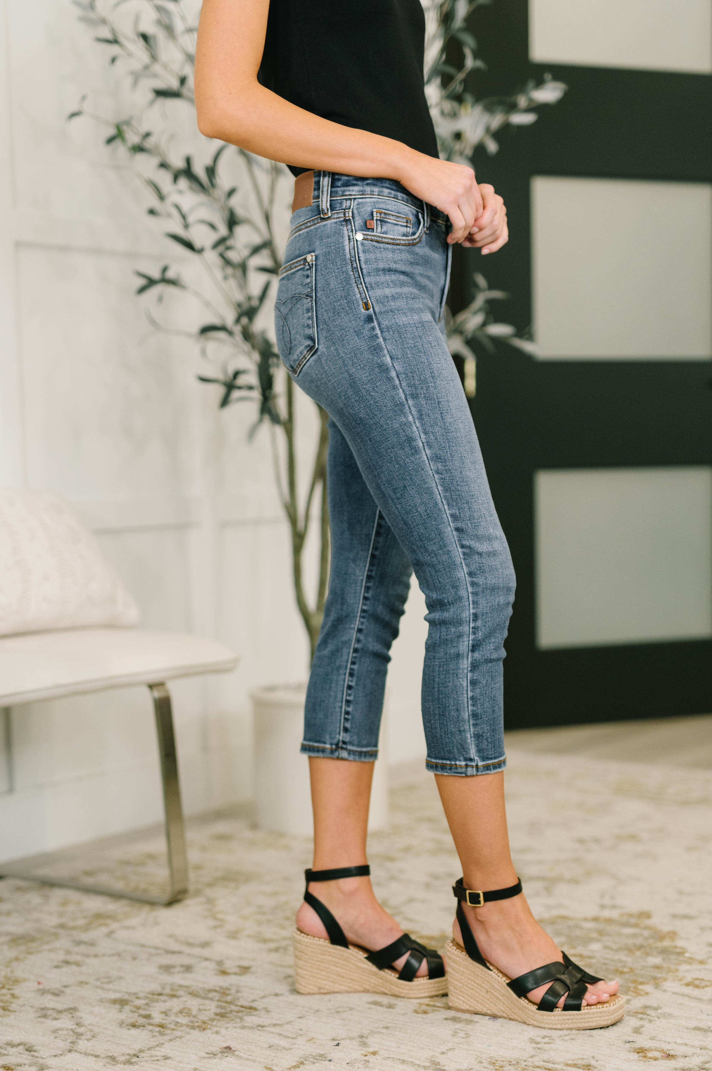 Judy Blue Deborah Mid Rise Capri