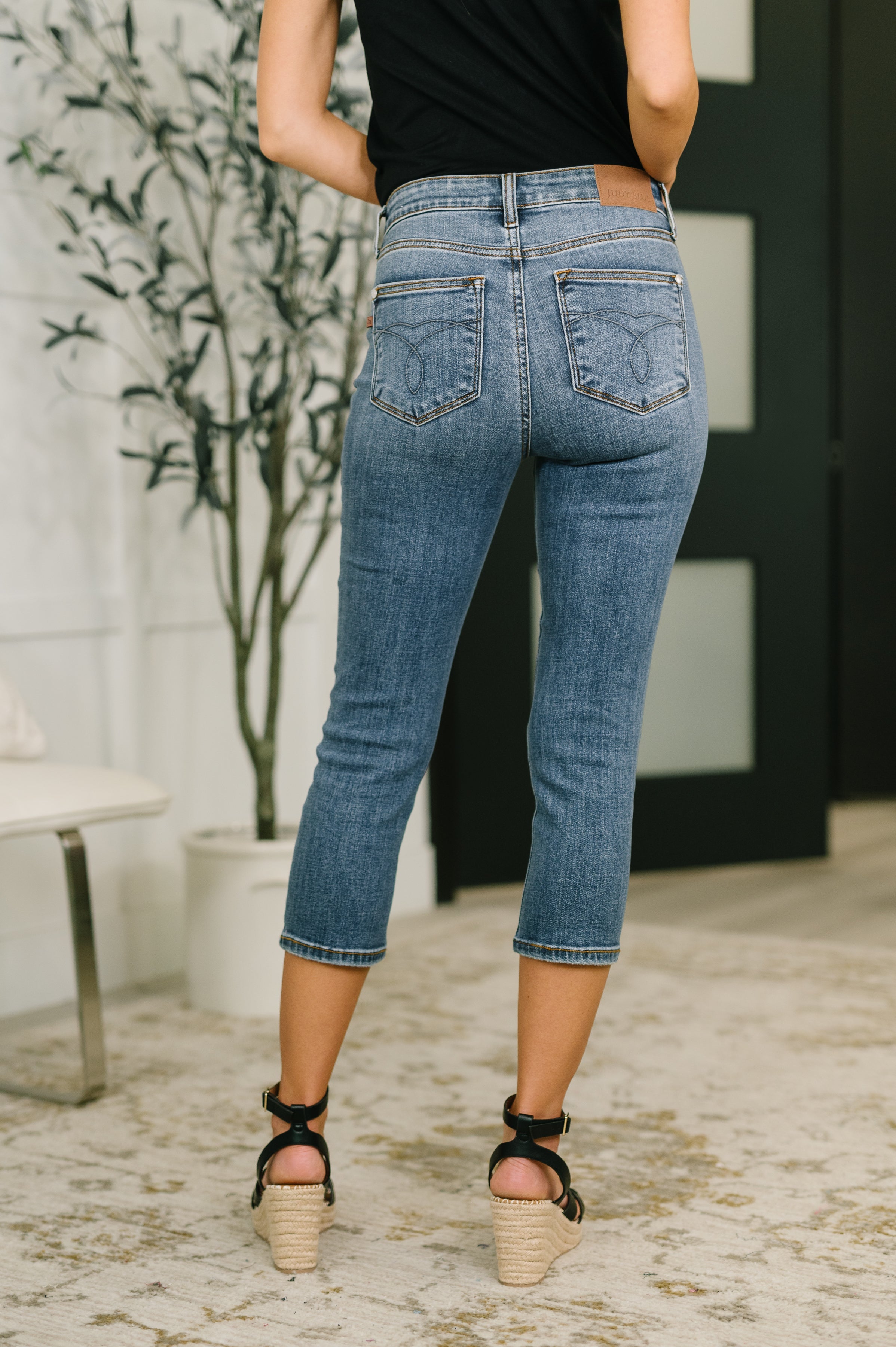 Judy Blue Deborah Mid Rise Capri