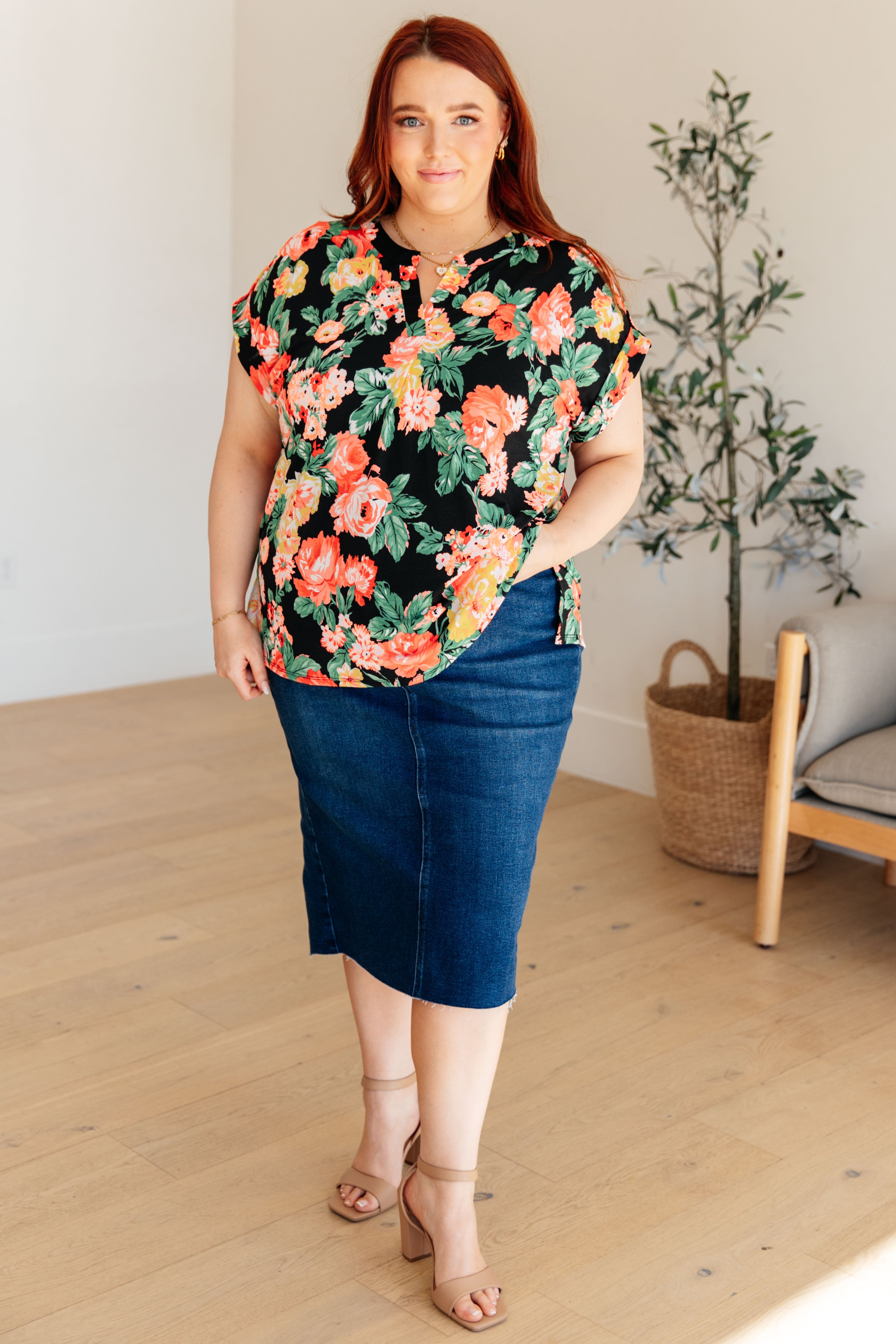 Lizzy Cap Sleeve Top in Black Garden Floral Womens Ave Shops   