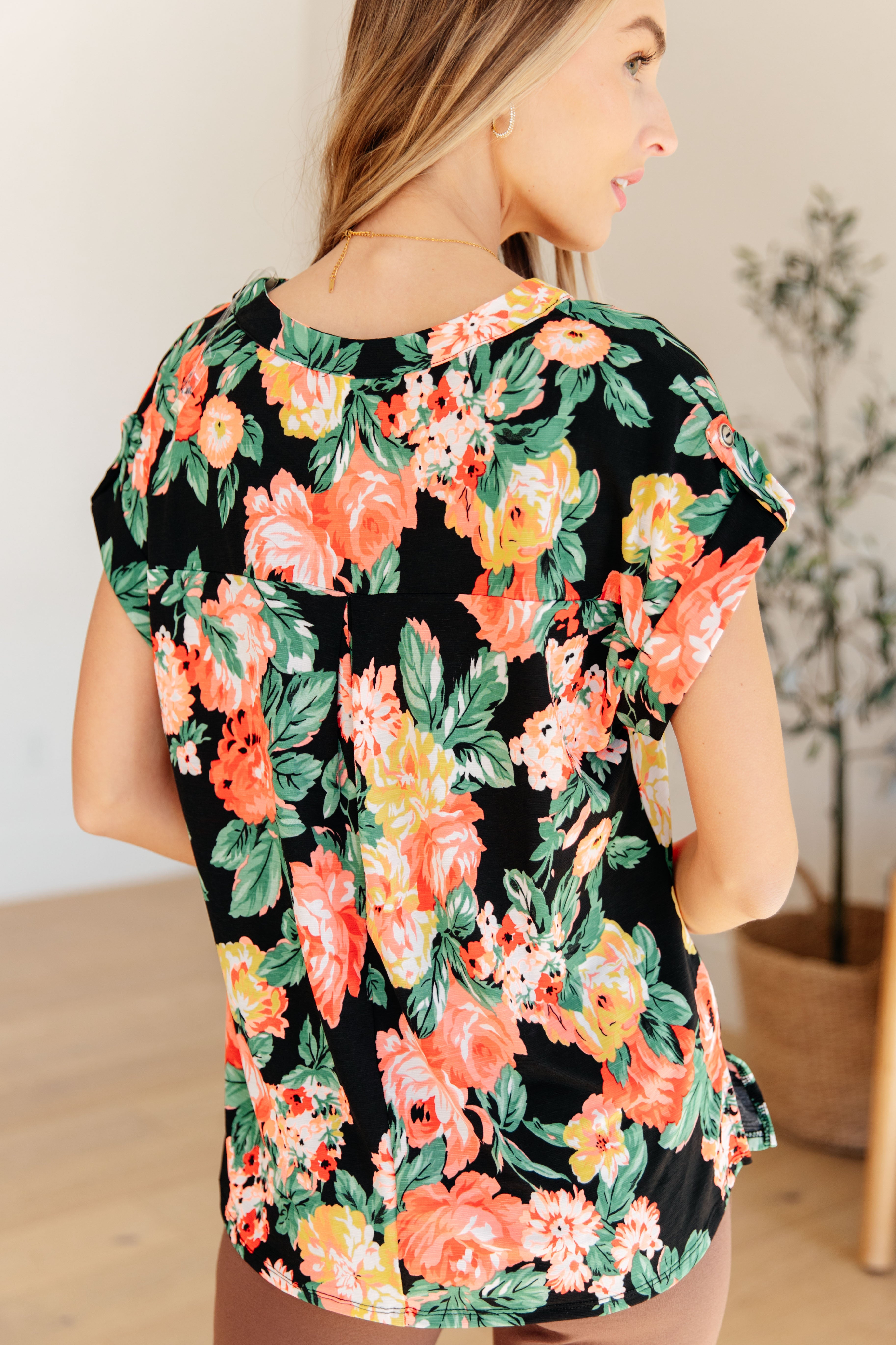 Lizzy Cap Sleeve Top in Black Garden Floral Womens Ave Shops   