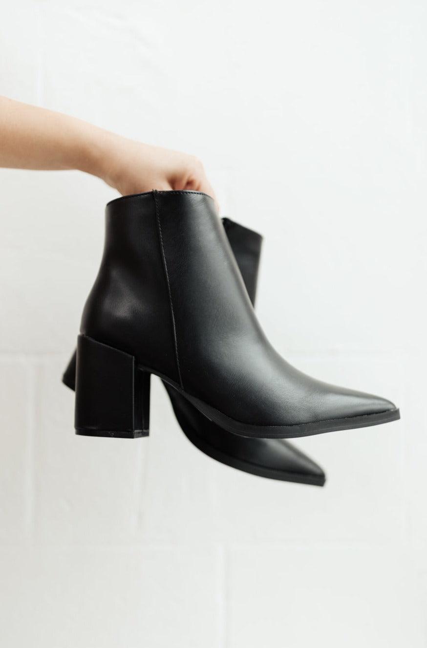 Amari Ankle Boots In Black Womens Ave Shops   