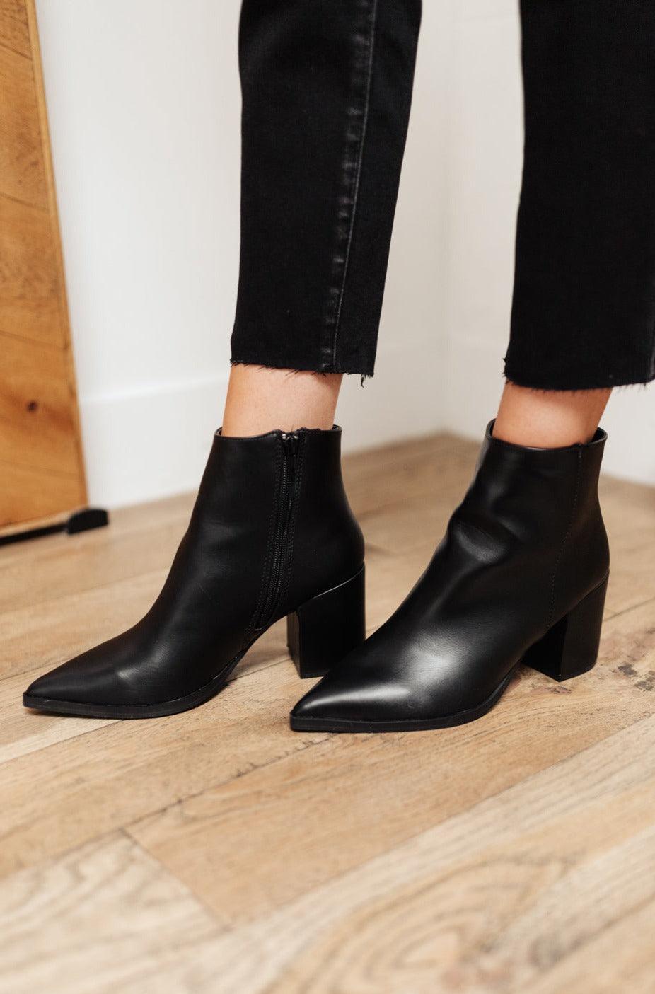 Amari Ankle Boots In Black Womens Ave Shops   