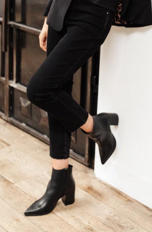 Amari Ankle Boots In Black Womens Ave Shops   