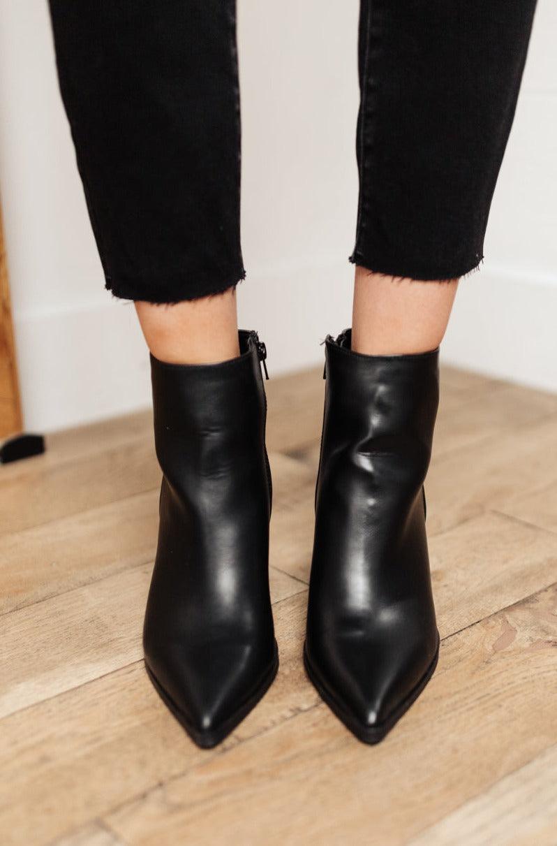 Amari Ankle Boots In Black Womens Ave Shops   