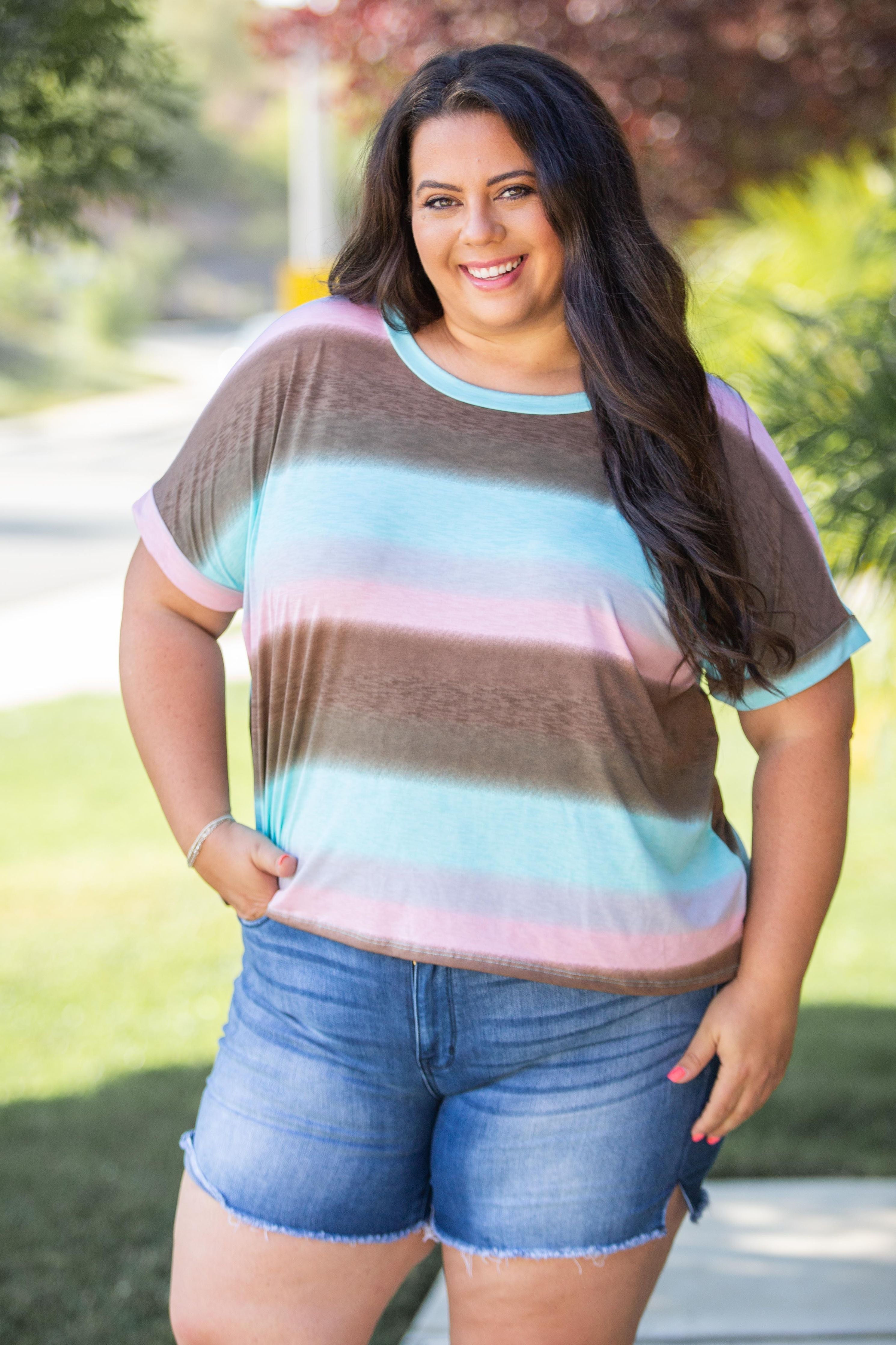 Gradiently Striped Boxy Tee Giftmas Boutique Simplified   